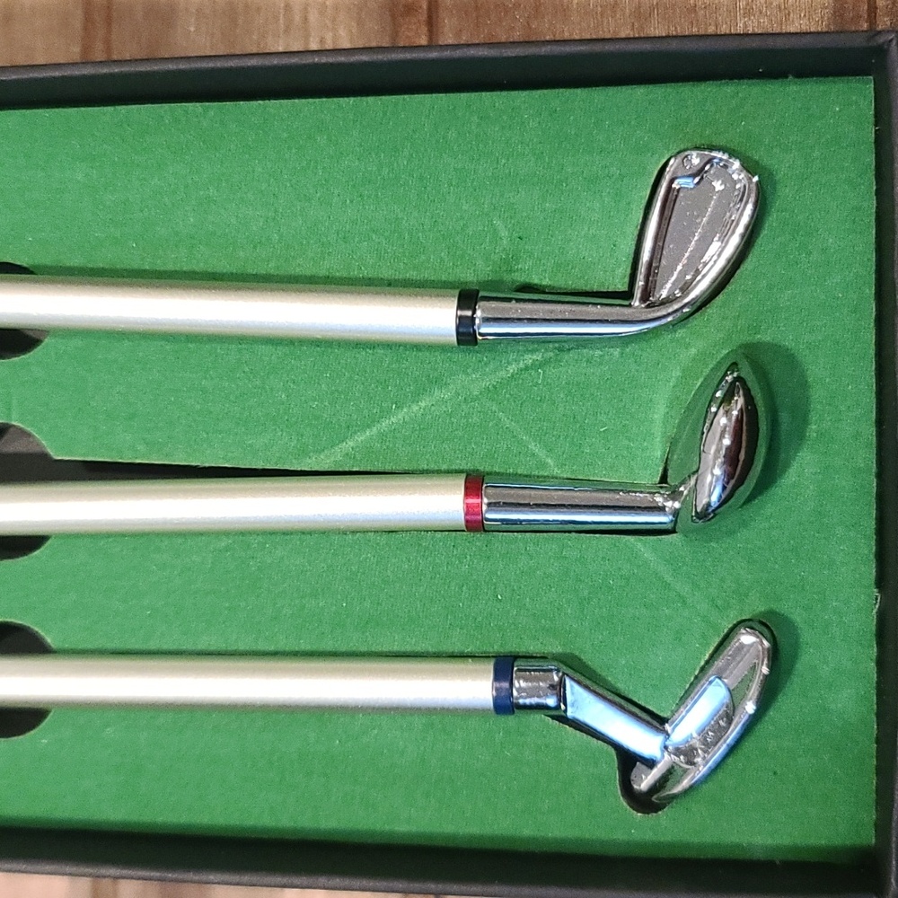 DESKTOP GOLF pen set with clubs balls putting green NIB NWT - Picture 6 of 10